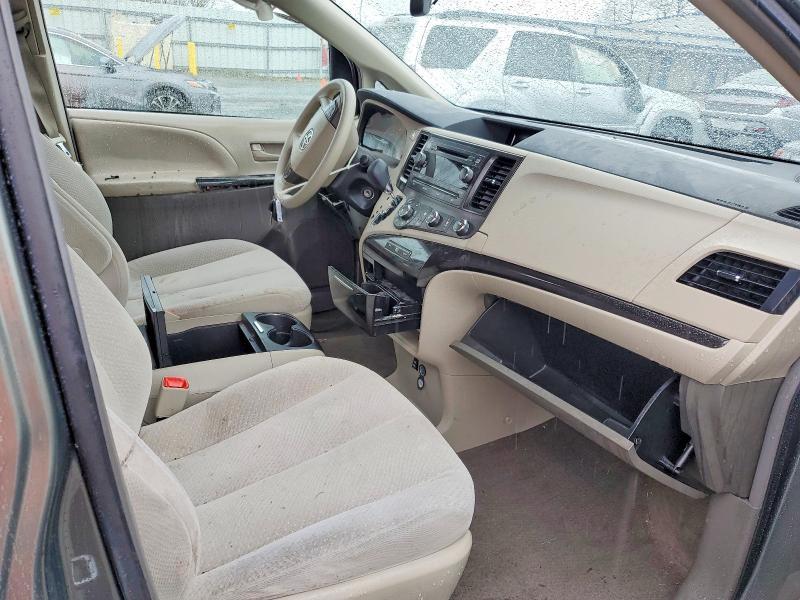 2011 Toyota Sienna le 7-passenger