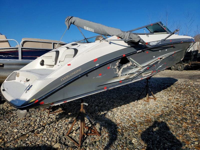 2015 Yama Ha 212 ss Boat