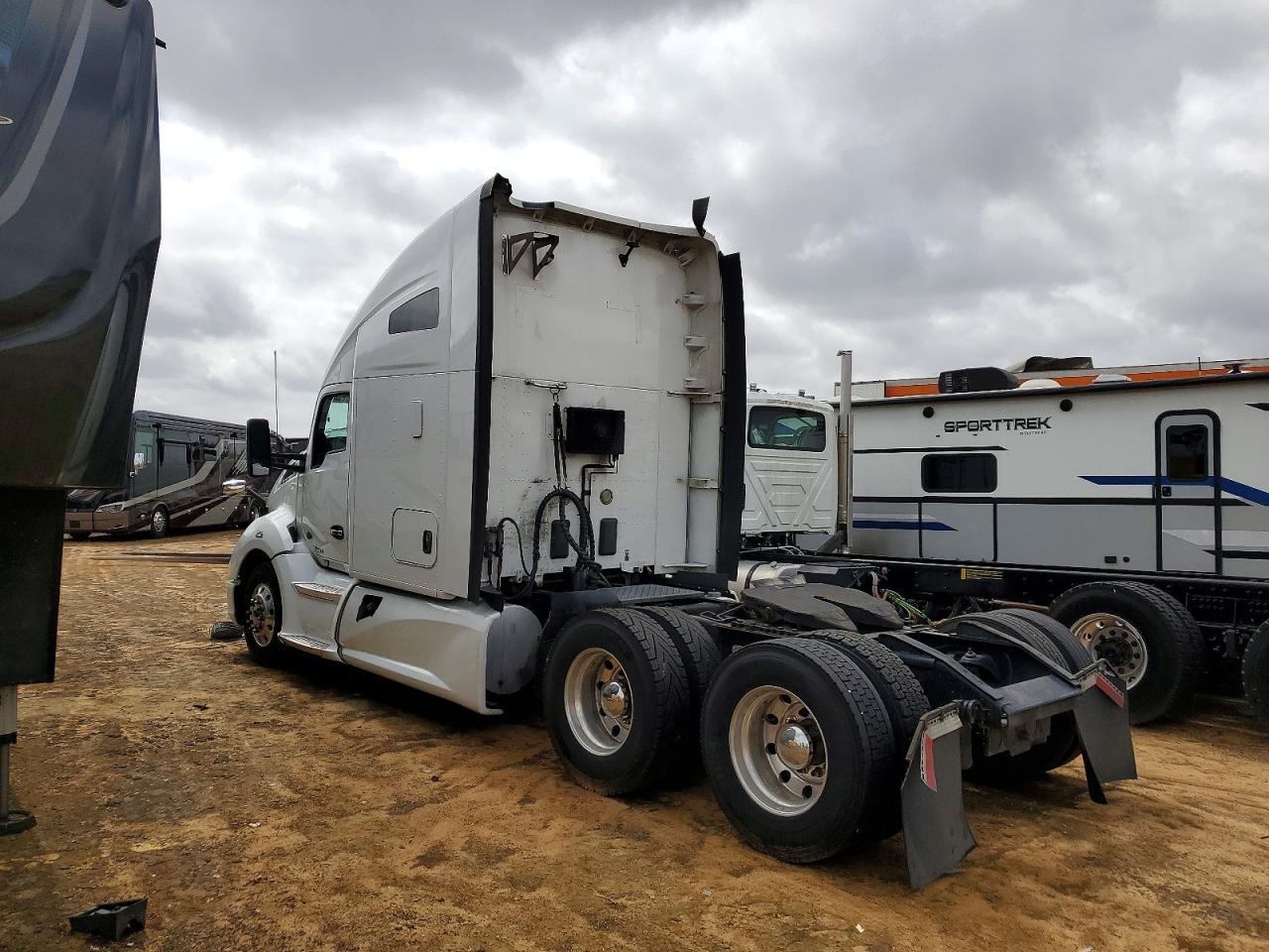 2019 Kenworth T680 Semi Truck