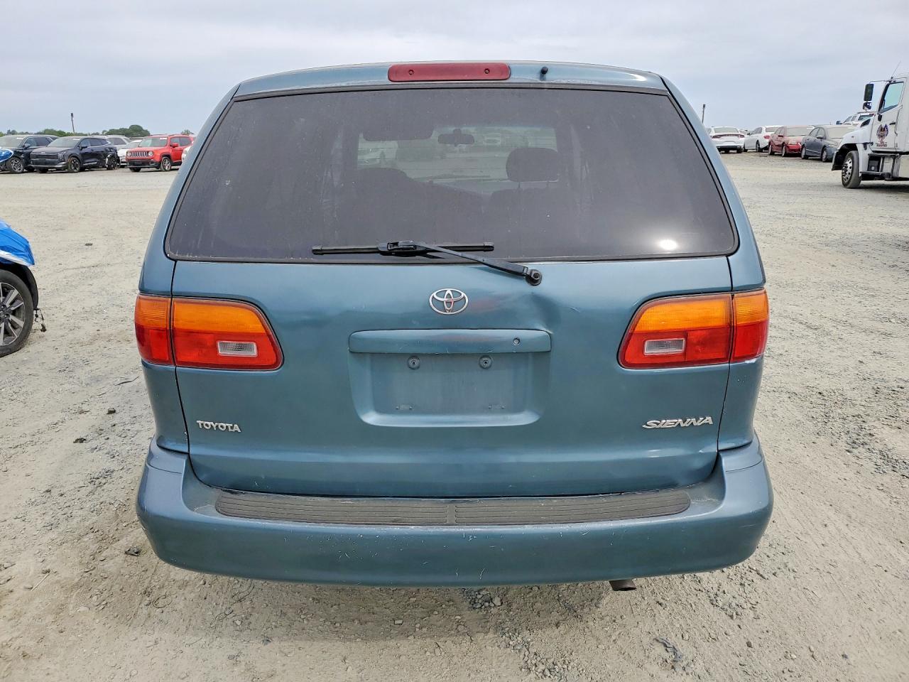 2000 Toyota Sienna ce
