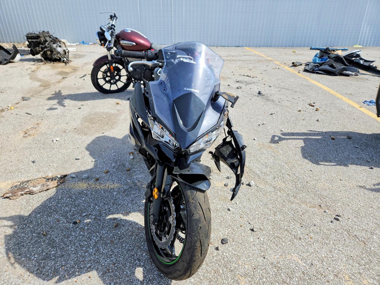2025 Kawasaki EX650 R