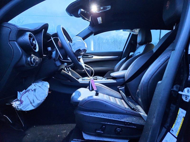 2025 Alfa Romeo Stelvio Base