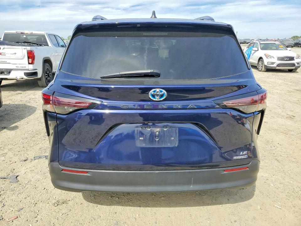 2024 Toyota Sienna le 8-passenger