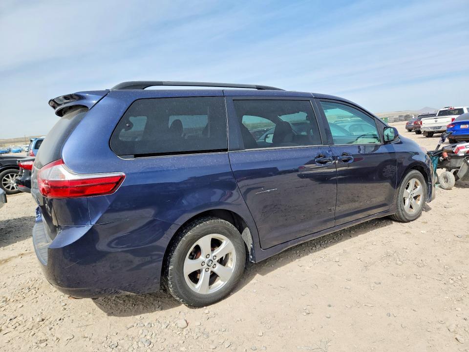 2018 Toyota Sienna le 8-passenger