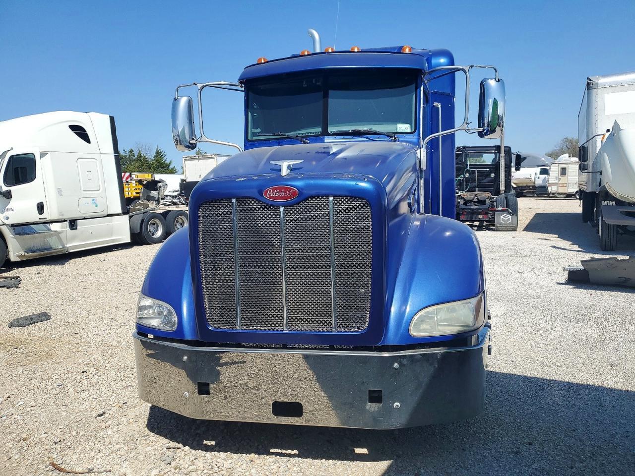 2012 Peterbilt 384 Semi Truck