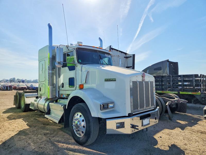 2015 Kenworth T880 Semi Truck