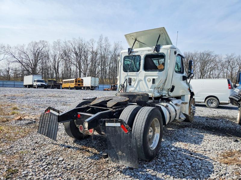 2016 Freigliner Cascadia 125