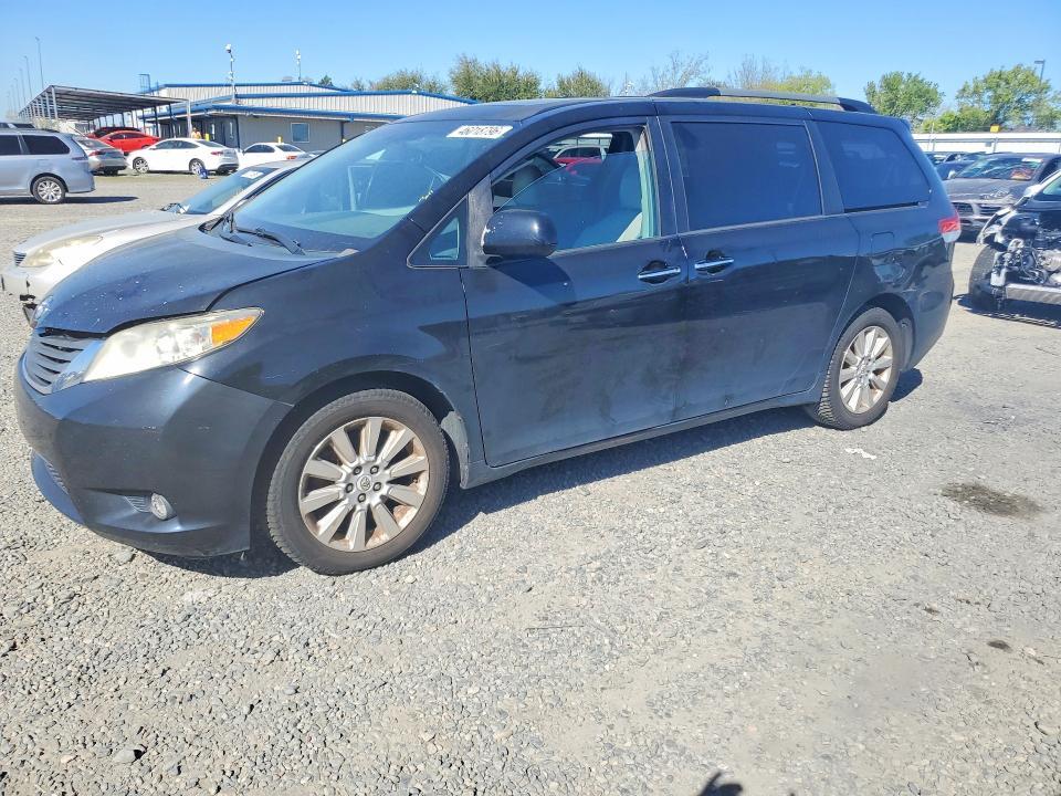 2011 Toyota Sienna xle 7-passenger