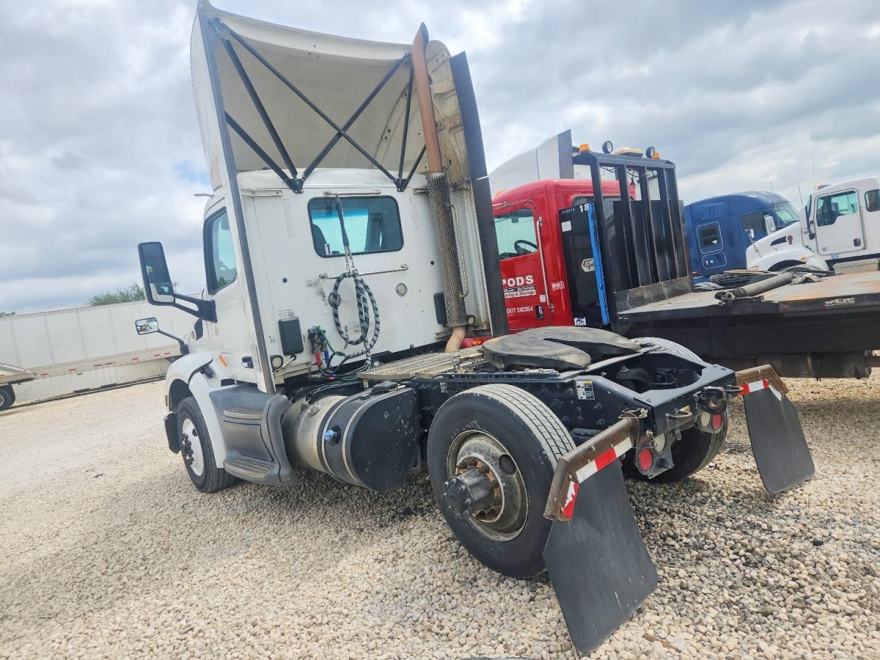 2017 Peterbilt 579 Semi Truck