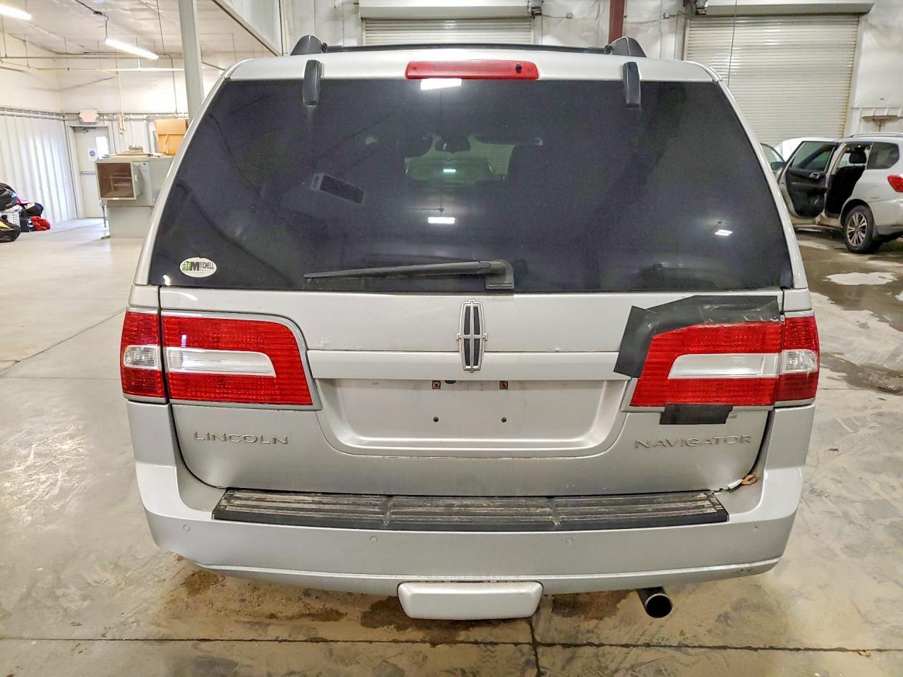 2011 Lincoln Navigator l