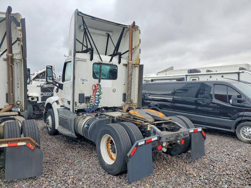 2016 Peterbilt 579 Semi Truck