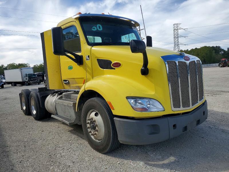 2017 Peterbilt 579 Semi Truck