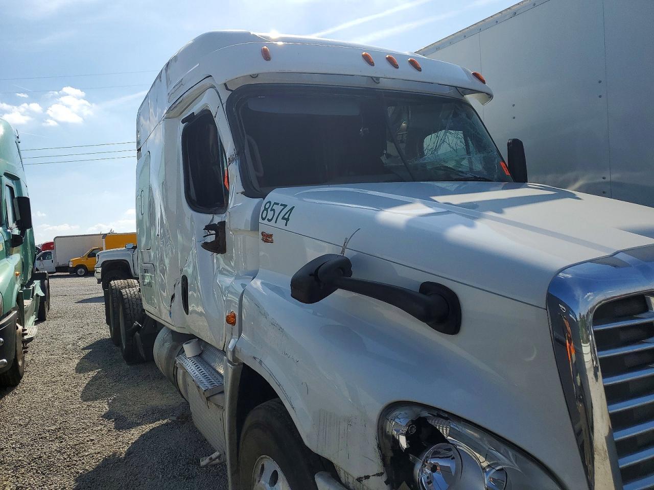 2017 Freightliner Cascadia 125 Semi Truck