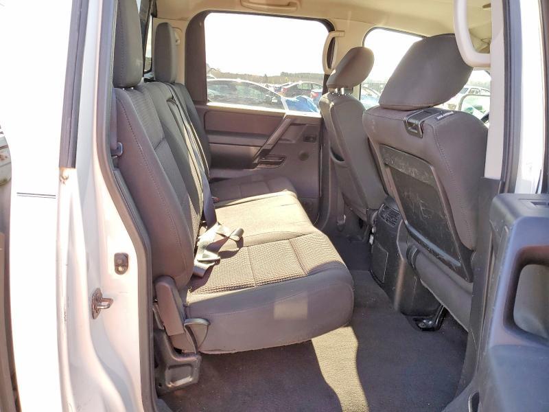 2013 Nissan Titan SV
