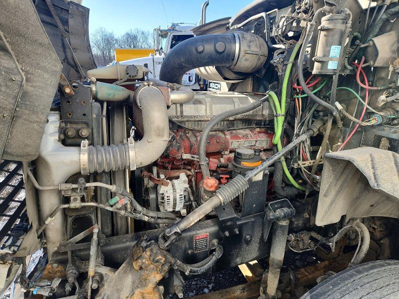 2016 Mack 600-Semi Truck