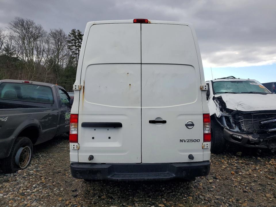 2018 Niss NV 2500 S