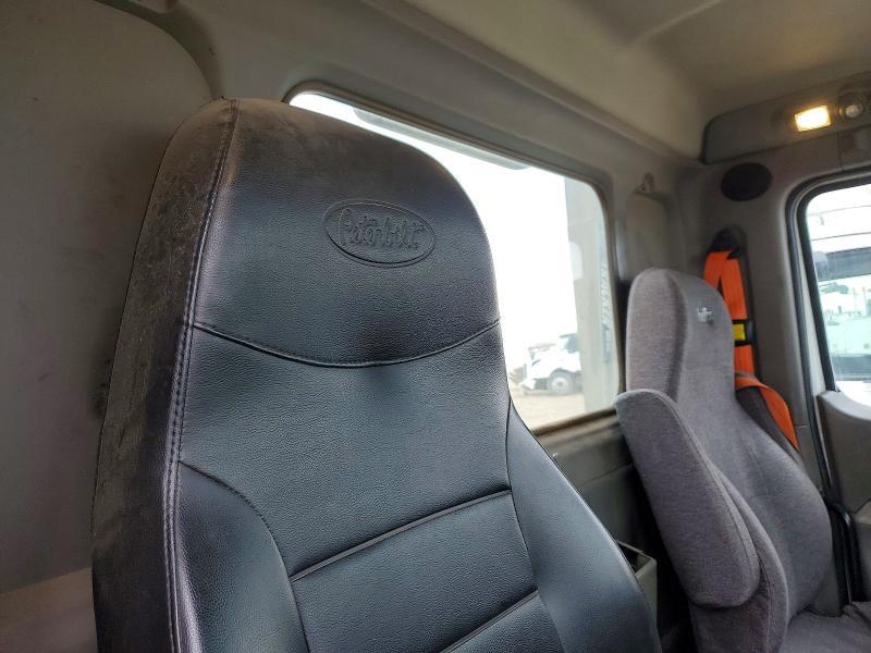 2019 Peterbilt 579 Semi Truck