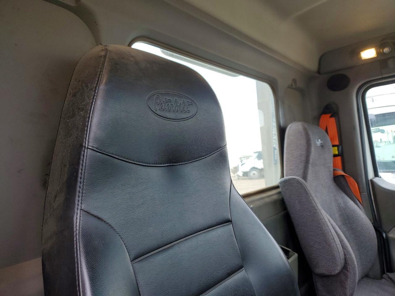 2019 Peterbilt 579 Semi Truck