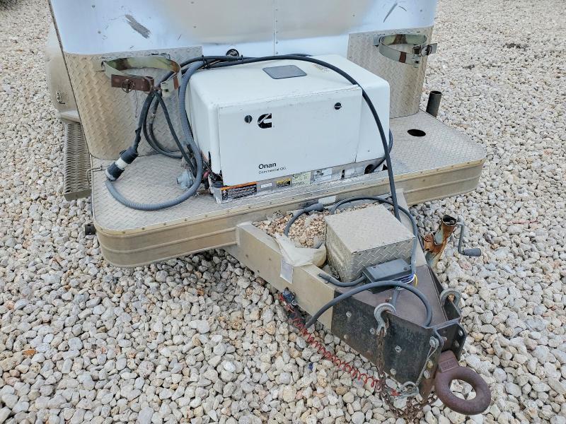 2000 Featherlite Mfg Inc 2000 Featherlite Fiber Optic Splicing Trailer