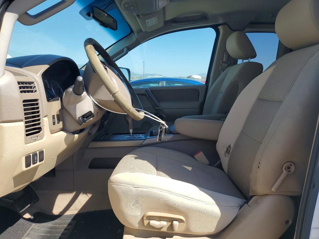 2012 Nissan Titan SV