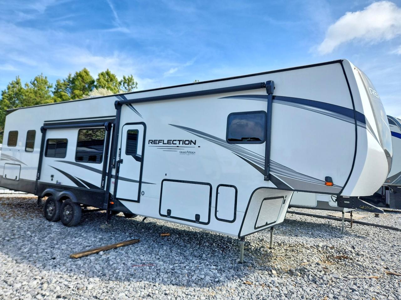 2025 Grand Desi GN Reflection Camper