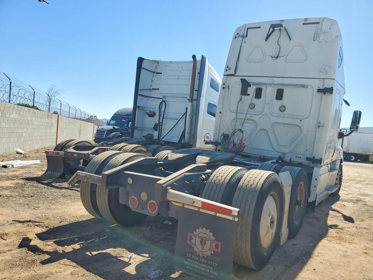 2016 Freightliner Cascadia 125 Semi Truck