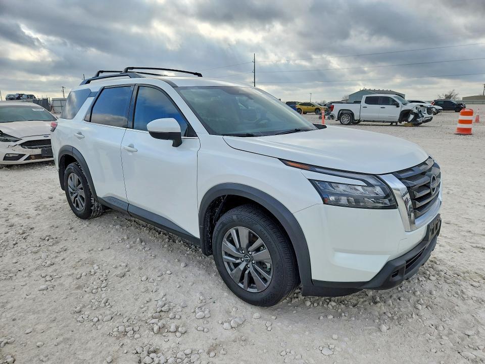 2025 Nissan Pathfinder sv