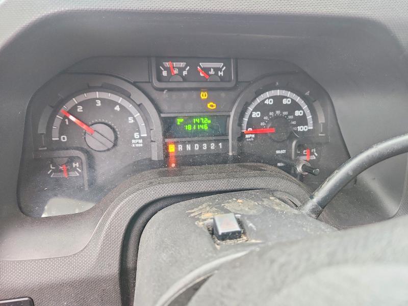 2014 Ford Econoline E350 Super Duty Cutaway Van