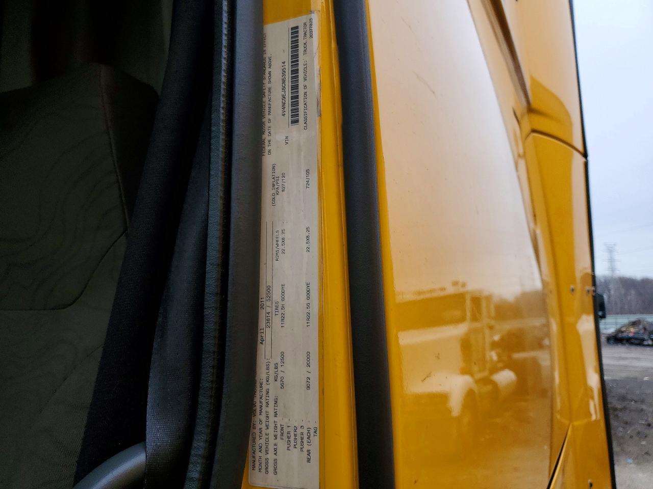 2012 Volvo VNL Semi Truck