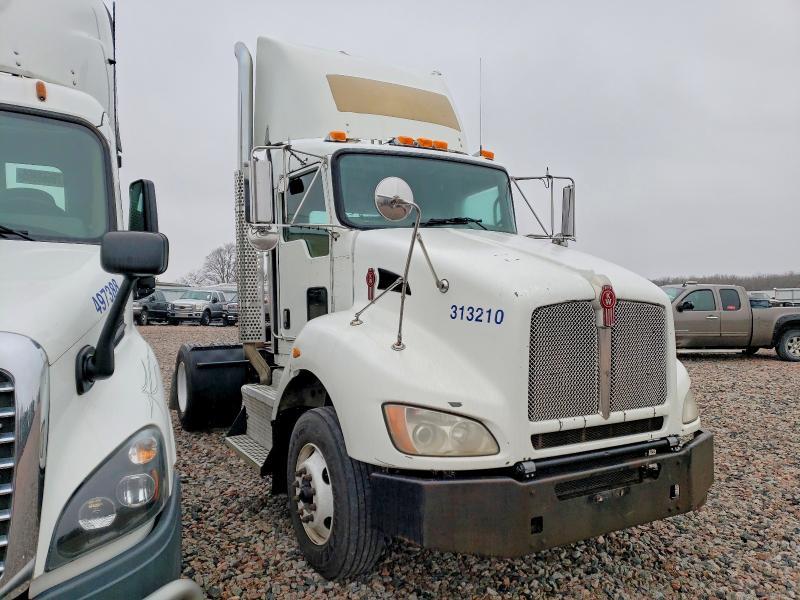 2014 Kenworth T440 Semi Truck