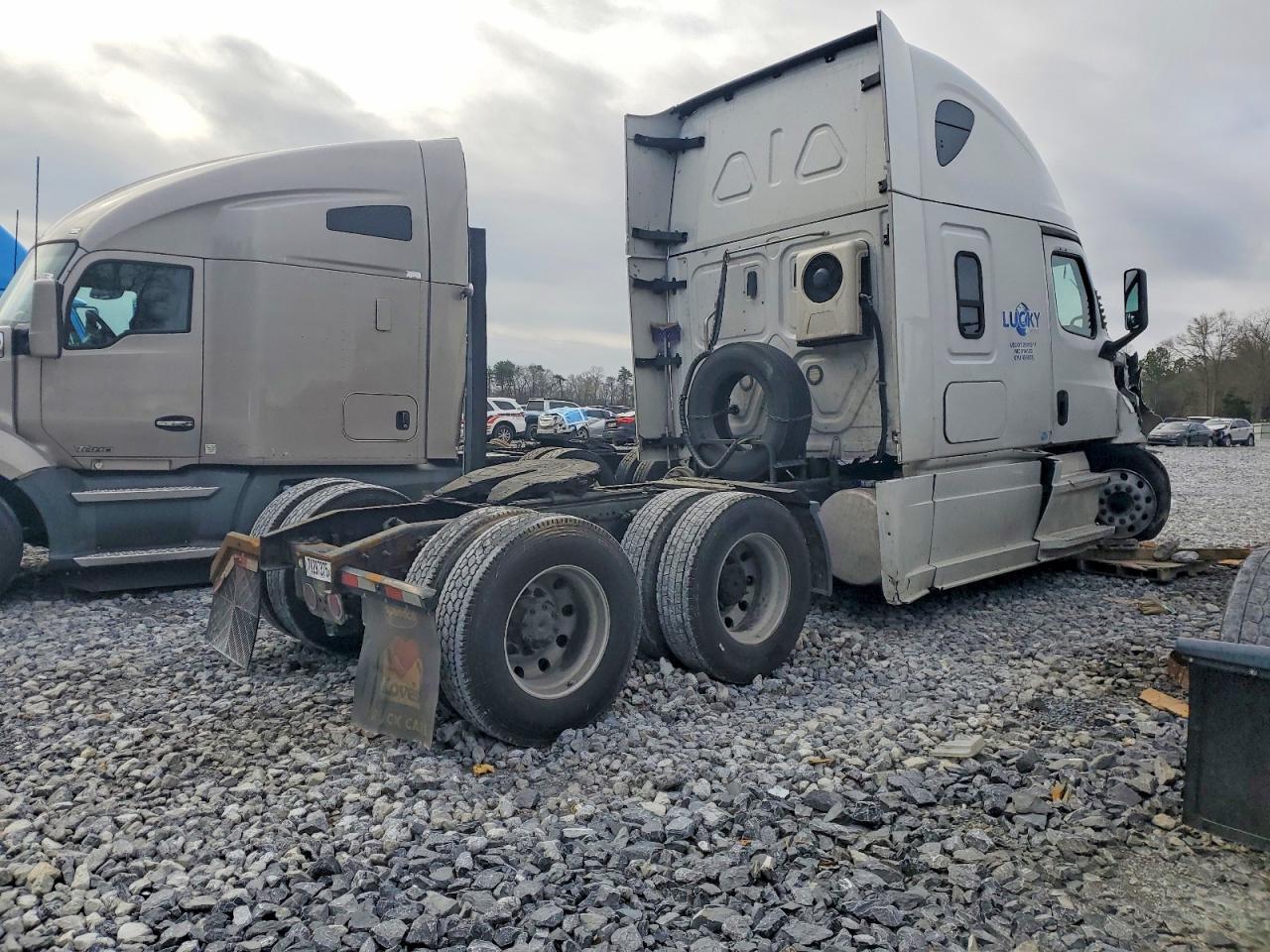 2020 Freightliner Cascadia 126 Semi Truck