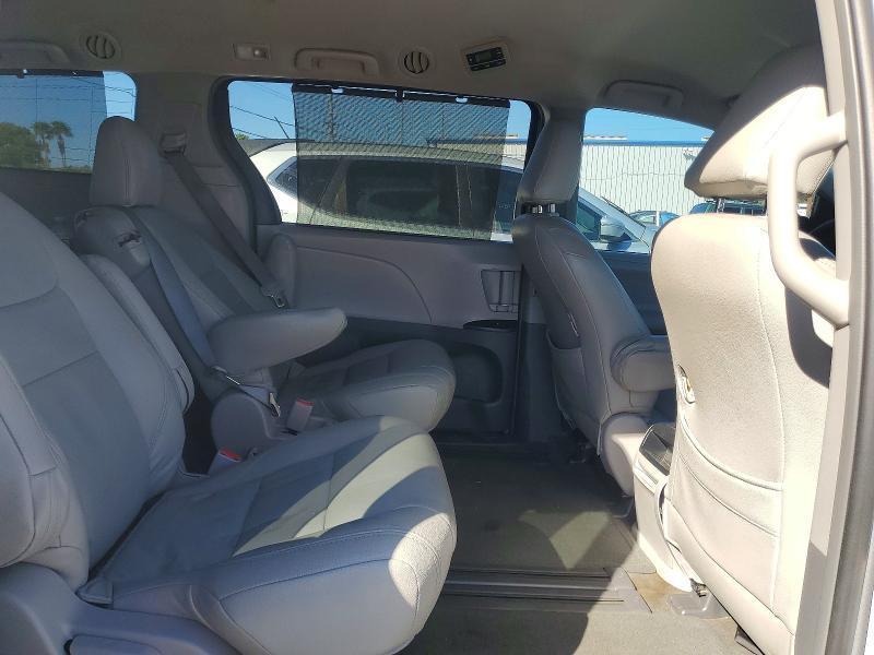 2016 Toyota Sienna le 8-passenger