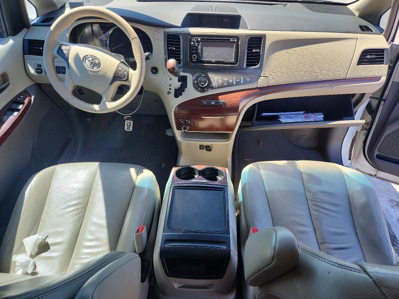 2014 Toyota Sienna xle 8-passenger