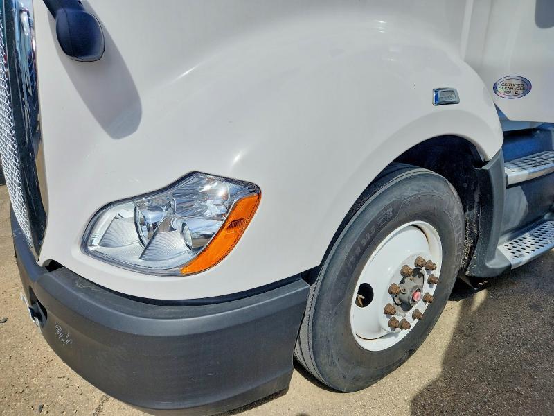 2019 Kenworth T680 Semi Truck