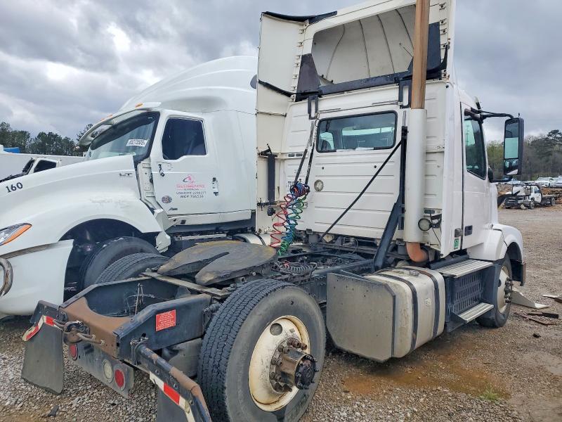 2015 Volvo VNL Semi Truck