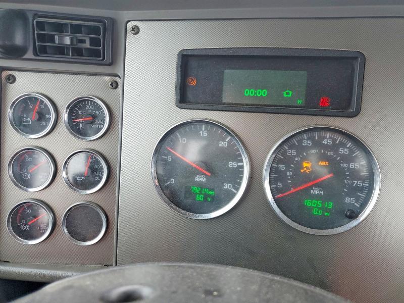 2015 Kenworth T330 Semi Truck