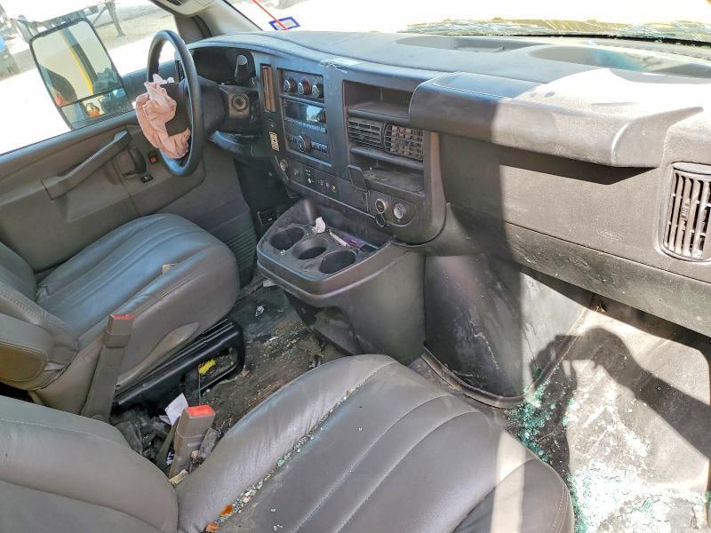 2022 GMC Savana box Truck