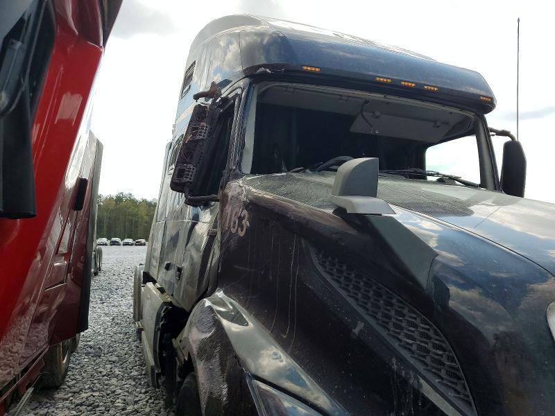 2021 Volvo VNL Semi Truck