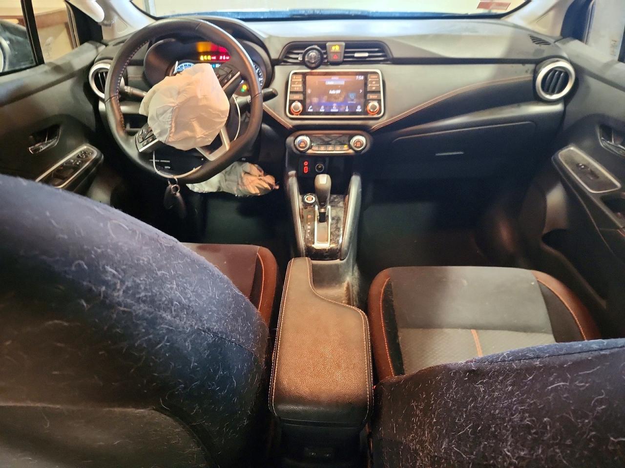 2022 Nissan Versa sr