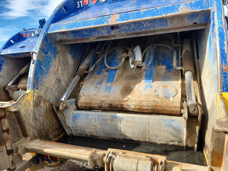 2010 Mack MRU613 Refuse Truck
