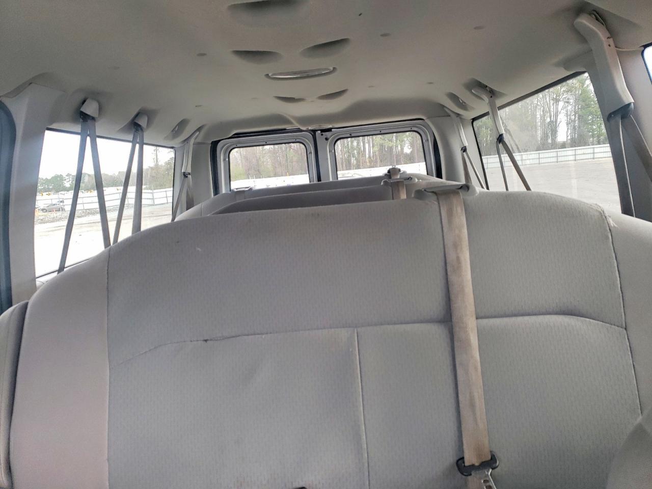 2010 Ford Econoline E350 Super Duty Wagon