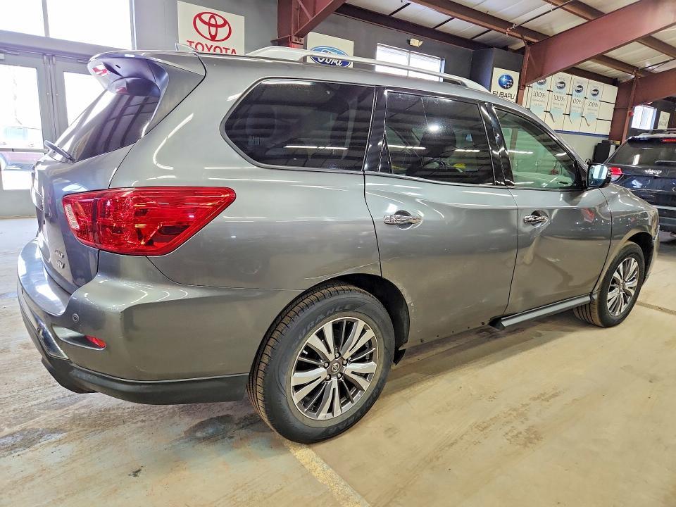 2019 Nissan Pathfinder sv