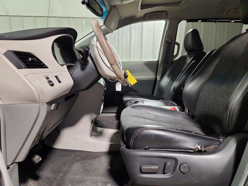 2011 Toyota Sienna se 8-passenger