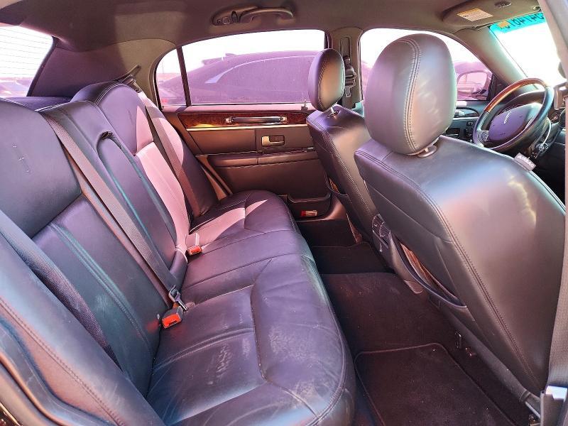 2008 Lincoln Town car Signature Limited