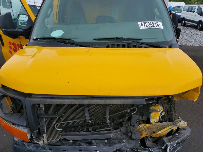 2016 GMC Savana box Truck