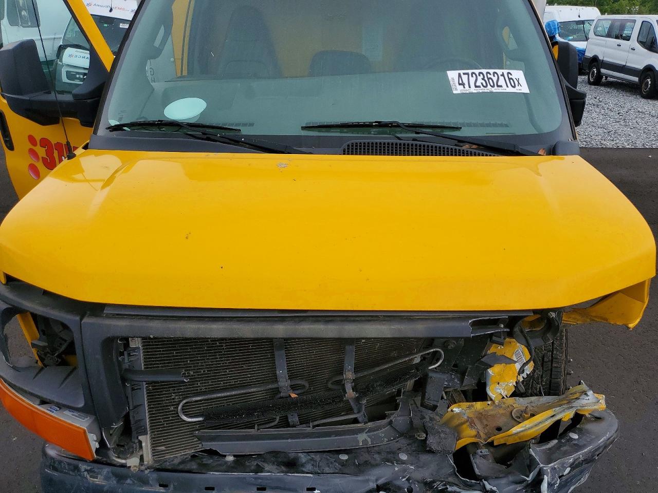 2016 GMC Savana BOX Truck