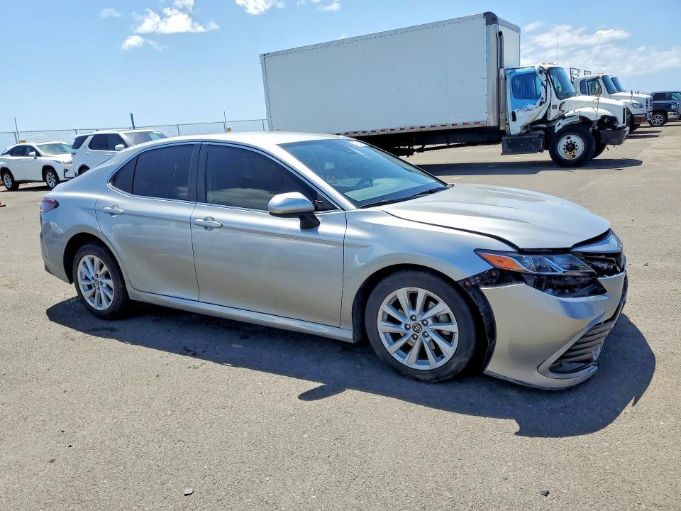 2022 Toyota Camry le