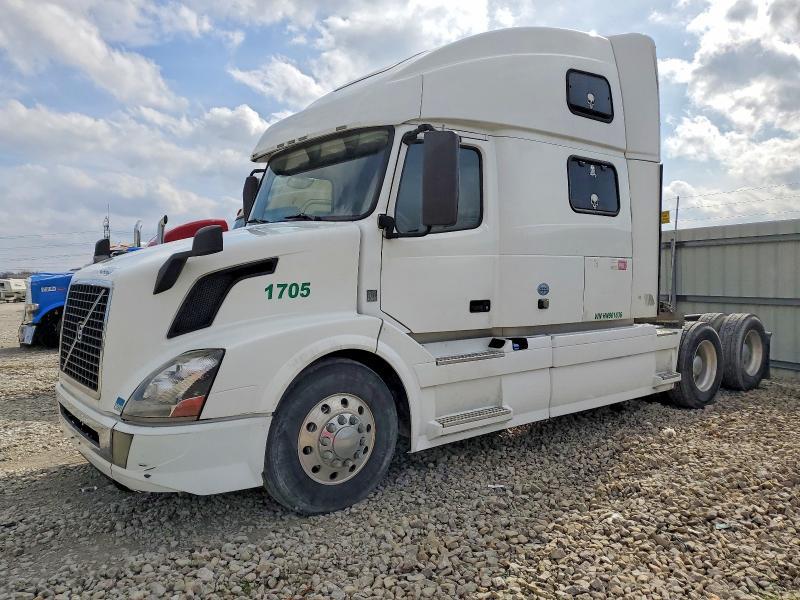 2017 Volvo VNL Semi Truck