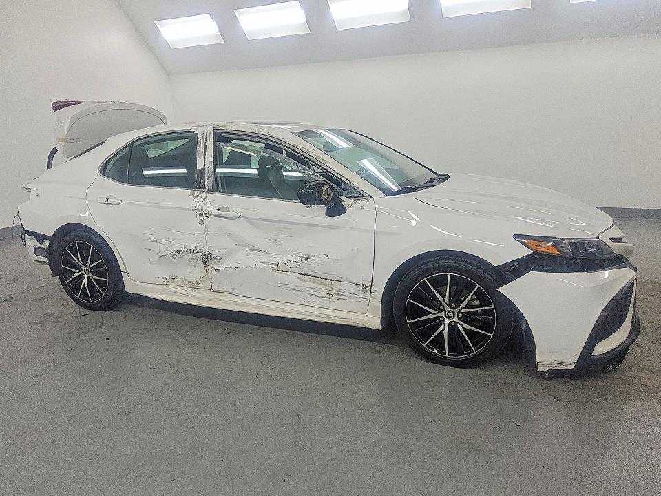 2022 Toyota Camry Hybrid se