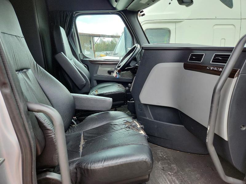 2020 Freigliner 2020 Freightliner Cascadia 126 Semi Truck